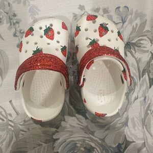 Crocs Child Kids Classic Graphic Clog Strawberry Print Glitter Heel Strap Size 5
